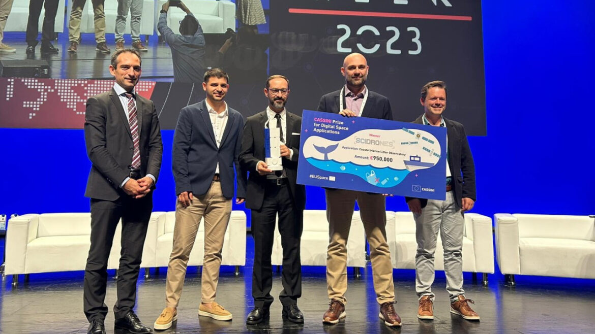 Ελληνική spin off καθαρίζει ακτές από τα πλαστικά με drones και AI