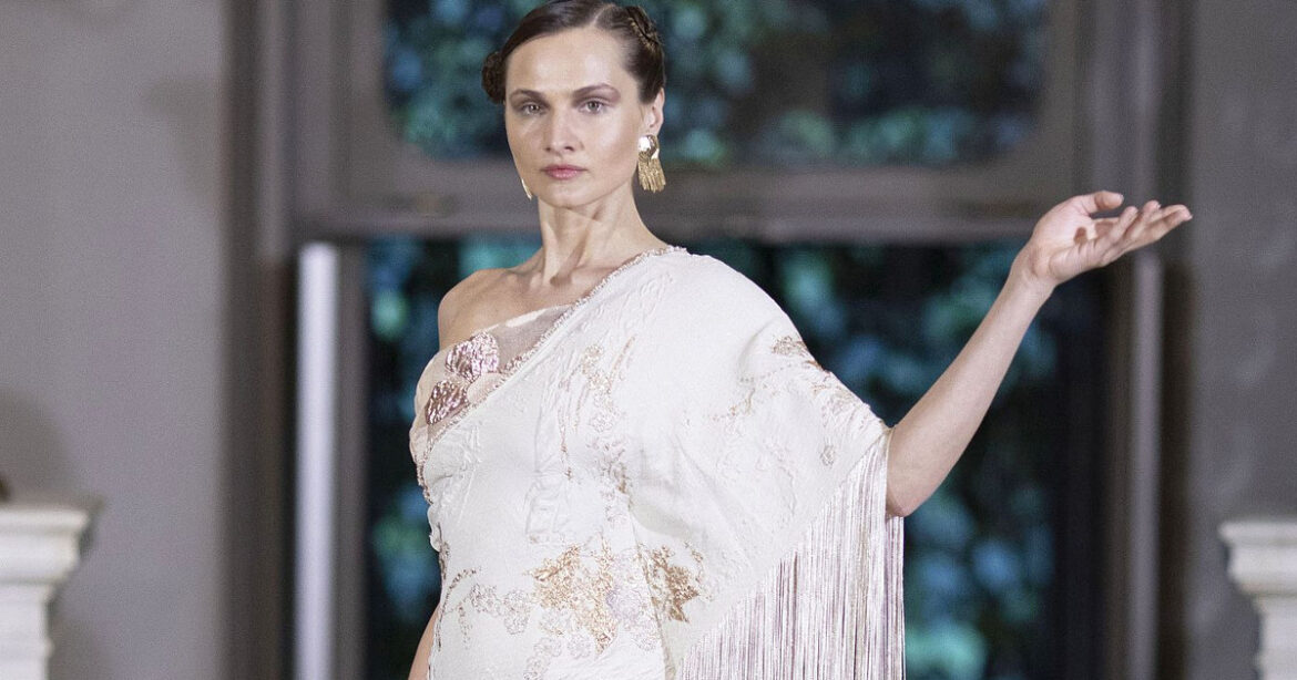 «L’Olympien Art Couture»: Τα look από την επίδειξη μόδας του Βασίλειου Κωστέτσου