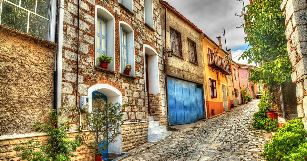 Αγιάσος: Ένα χωριό-στολίδι στη Λέσβο