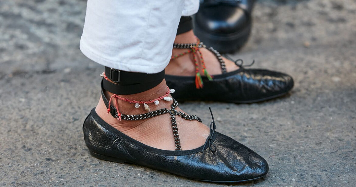 Αν φορέσετε μπαλαρίνες αυτό το καλοκαίρι, επιβάλλεται να έχουν αυτό το print