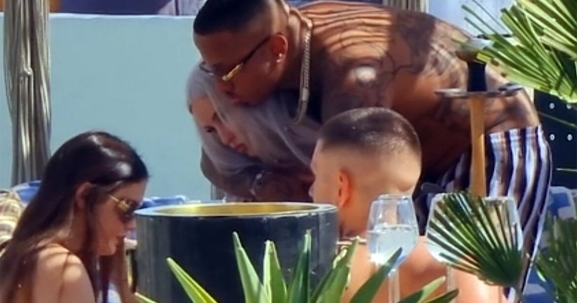 Ο Light έκανε διακοπές στη Μύκονο με τη σύντροφό του, Άννα Θεοδωρίδη – Δείτε το βίντεο