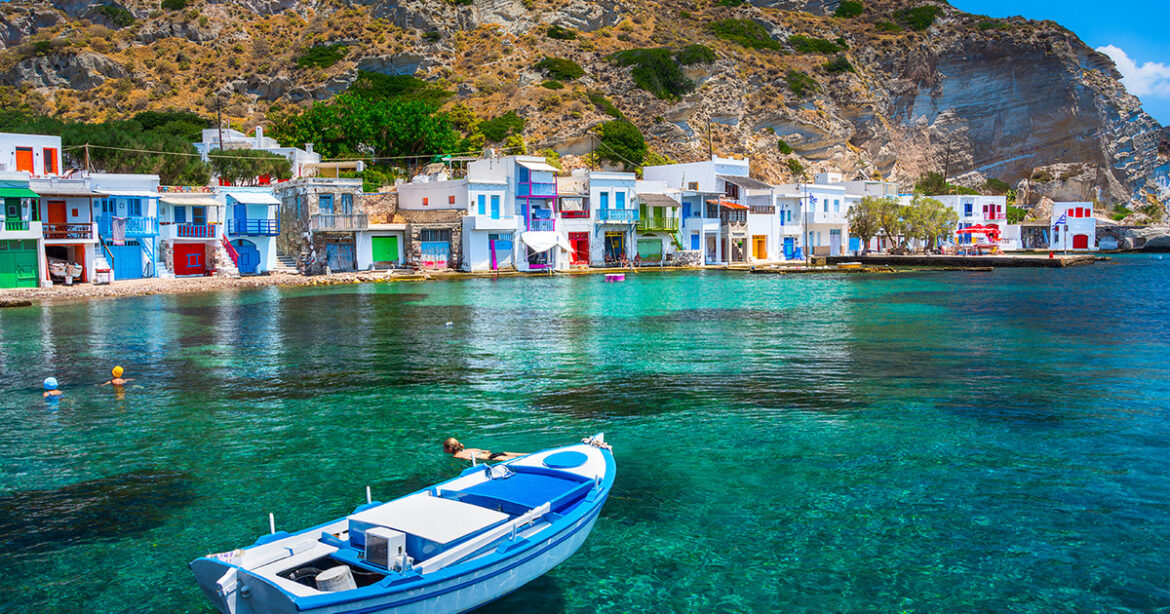 Πάρος και Μήλος, οι καλύτεροι προορισμοί για εναλλακτικές διακοπές σύμφωνα με τη Mirror