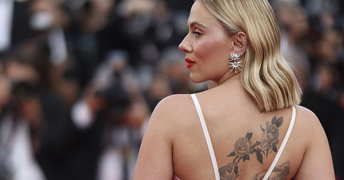 H Scarlett Johansson αποκάλυψε τι κάνει και έχει τις βλεφαρίδες με την πιο εντυπωσιακή καμπύλη