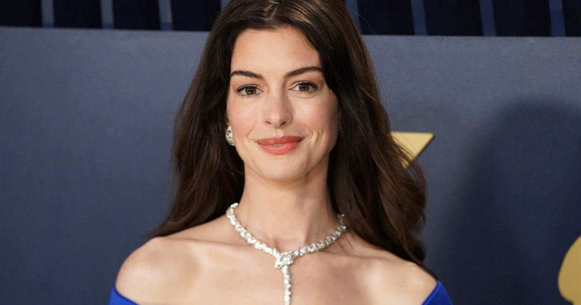 Στιγμές χαλάρωσης στην Ελλάδα απολαμβάνει η Αν Χάθαγουεϊ με την οικογένειά της