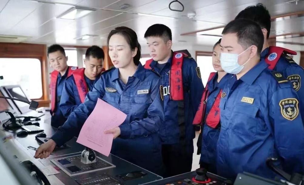 H πρώτη γυναίκα πλοίαρχος σε κινεζικό περιπολικό σκάφος ανοικτής θαλάσσης