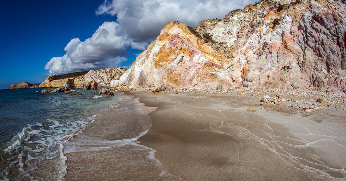 Πέντε παραλίες στη Μήλο για αξέχαστες βουτιές