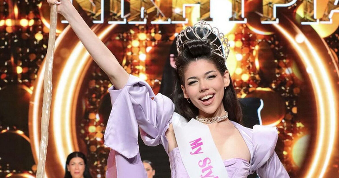 Η καλλονή Νικολίνα Νικολούζου ποζάρει topless στο Instagram