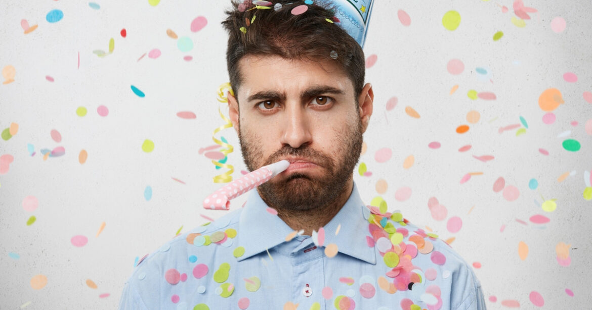 Μελαγχολία των γενεθλίων: Ειδικοί ψυχικής υγείας εξηγούν γιατί μπορεί να αισθάνεστε λυπημένοι στα γενέθλιά σας