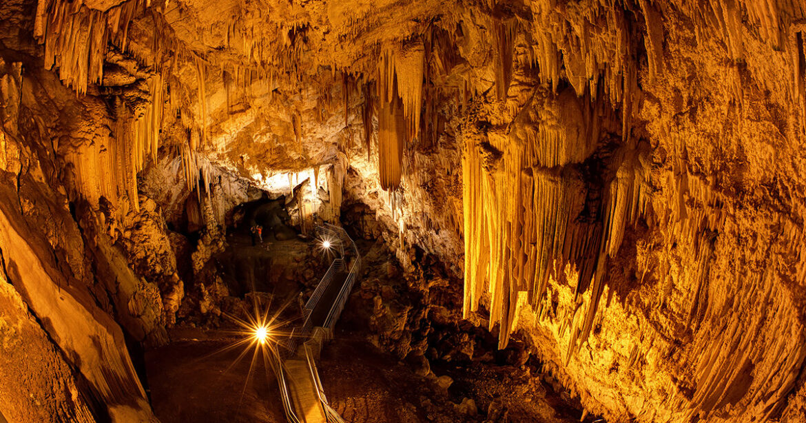 Σπήλαιο Αντιπάρου: Το αριστούργημα της φύσης στις Κυκλάδες