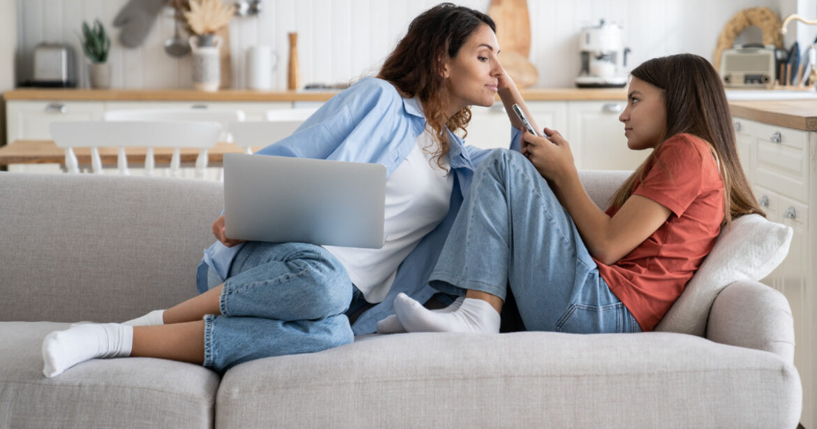 Δεν σας αρέσει η σχέση του έφηβου παιδιού σας; Τι να (μην) κάνετε