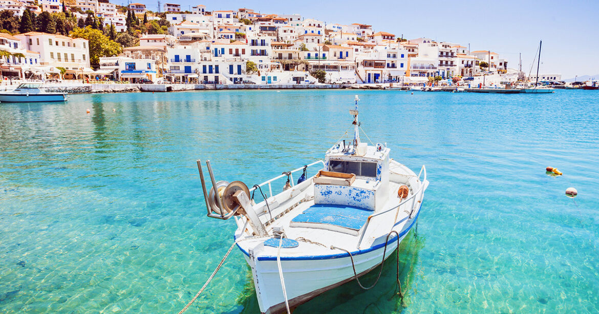 Πρωτιά της Άνδρου ανάμεσα στα 11 πιο υποσχόμενα μέρη του κόσμου για διακοπές το 2025