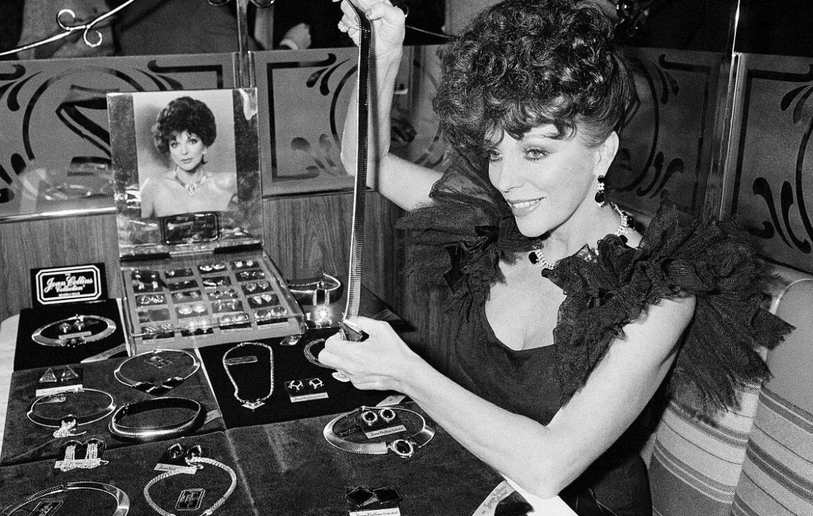 H Joan Collins απάντησε σε μερικές ερωτήσεις και επιβεβαίωσε πως είναι μόνη της μια Δυναστεία