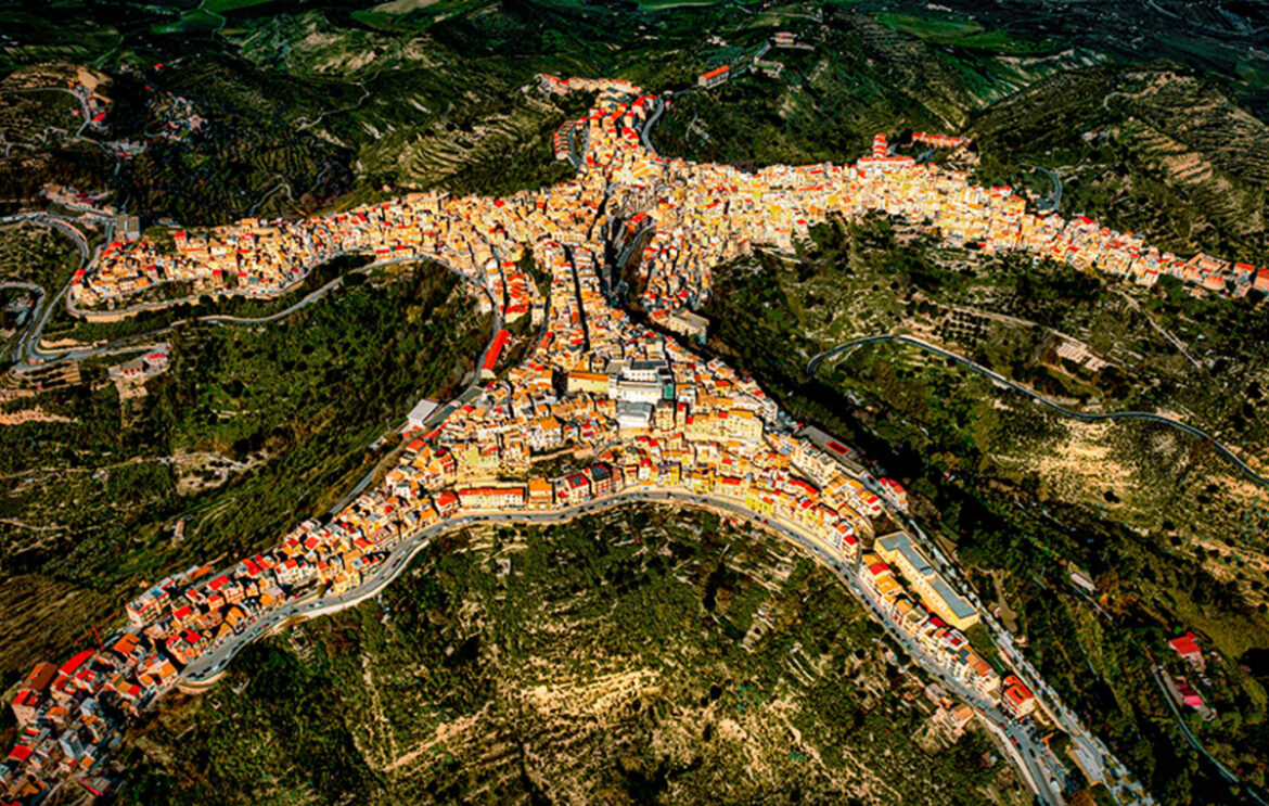 Η πόλη με το παράξενο σχήμα που νομίζεις ότι είναι οφθαλμαπάτη