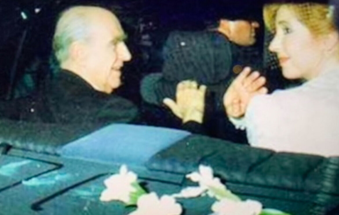 Προς πώληση η Mercedes του Ανδρέα Παπανδρέου – Ο κοριός που είχε πάνω της και η συναρπαστική της ιστορία