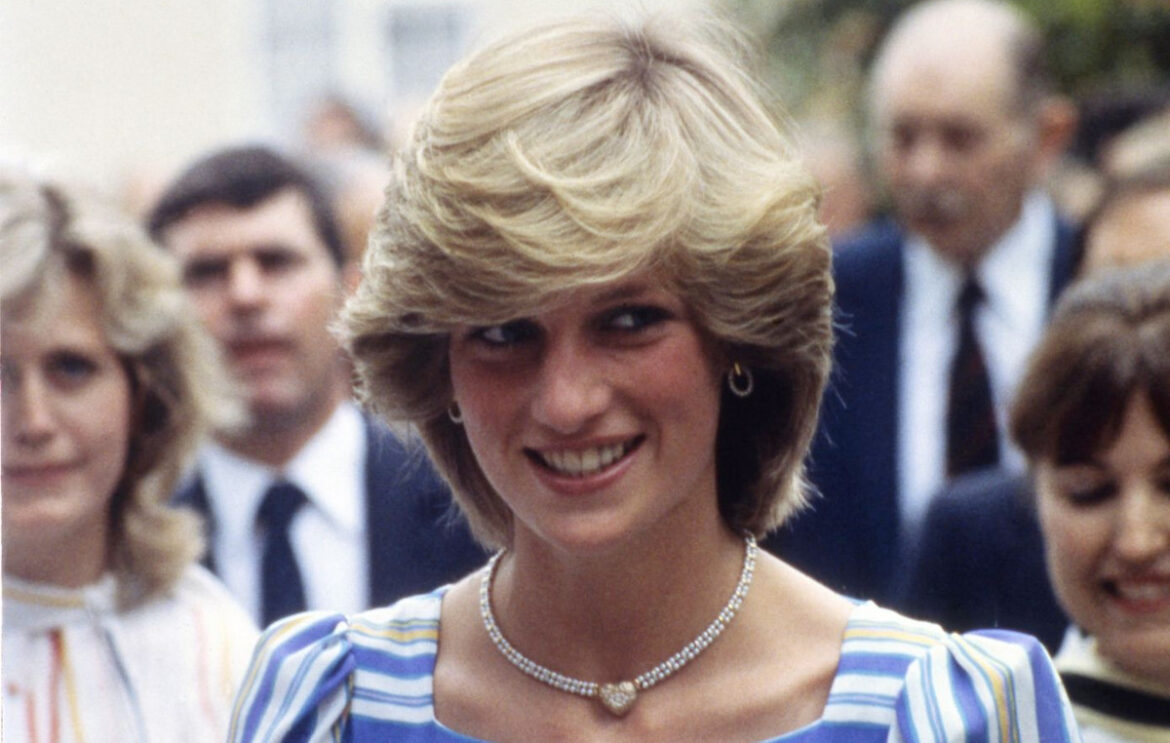 Όταν ο Karl Lagerfeld σχεδίασε για τη Chanel μια τσάντα αφιερωμένη στη Lady Diana