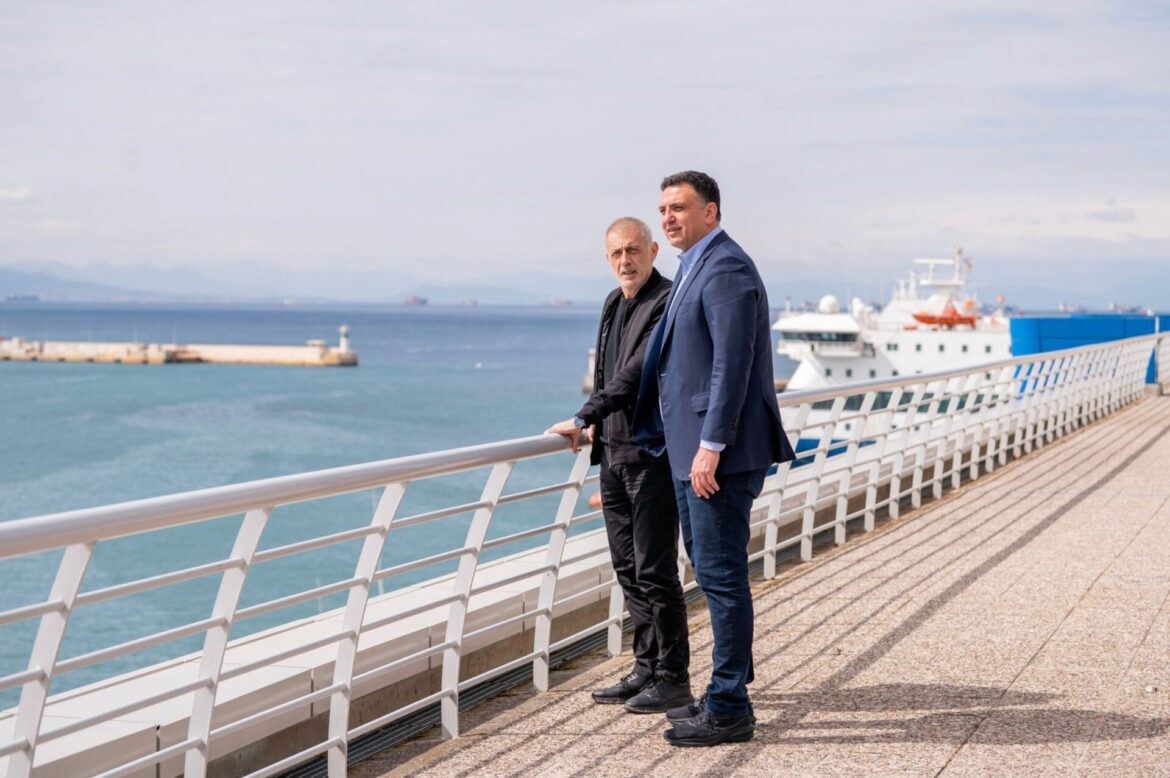 «Θα παλέψουμε μαζί, ώστε το μεγάλο λιμάνι να δίνει προστιθέμενη αξία στην πόλη του Πειραιά»