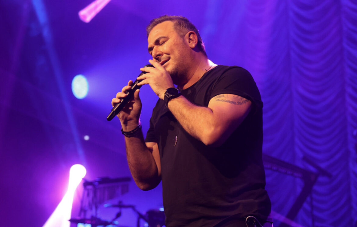 Αντώνης Ρέμος: «Χρυσές» τιμές για την εμφάνισή του στο Ντουμπάι – Έως 50.000€ στο VIP τραπέζι